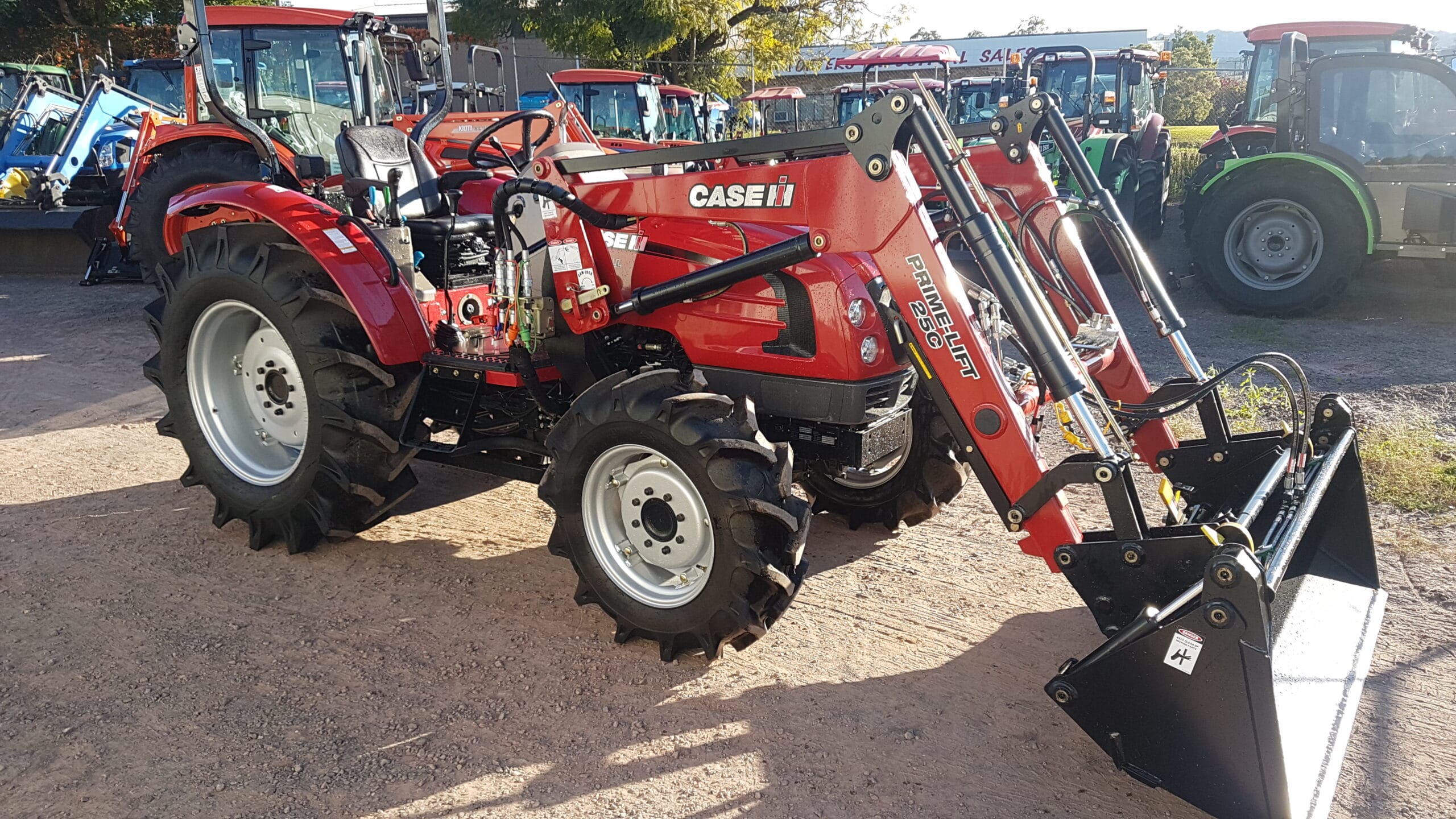 Farmall 60B 4WD Tractor with 4in1 Bucket