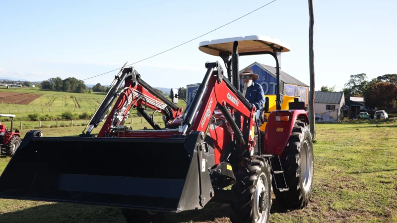 Case IH Farmall JXM tractor with Challenge Loader