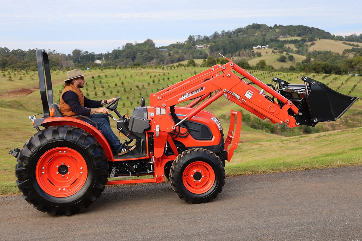 New Kioti DK5810 4WD Tractor with 4in1 Loader