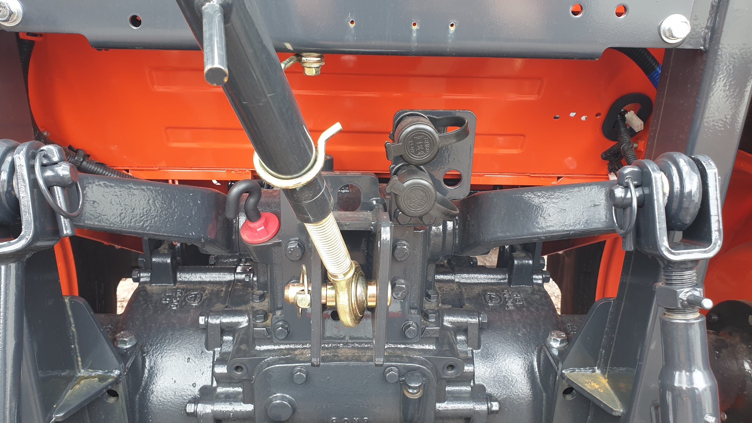 Kioti DK series rear Hydraulic connection
